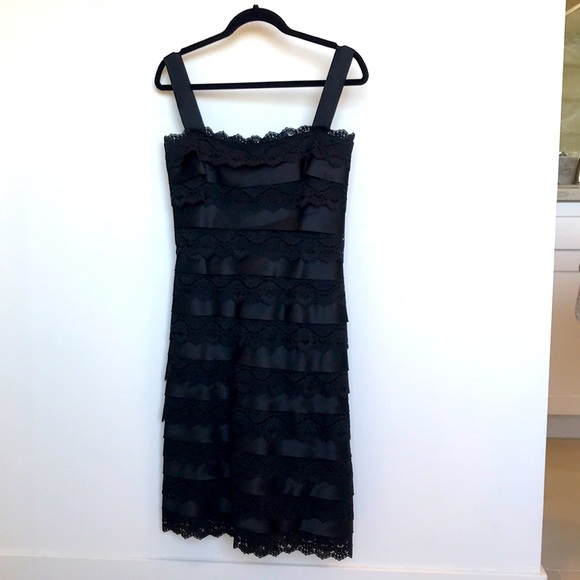 Tadashi bandage, lace, slimming holiday dress - Picture 8 of 9